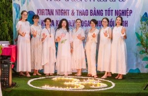 nghề huấn luyện viên Yoga