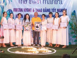 nghề huấn luyện viên Yoga