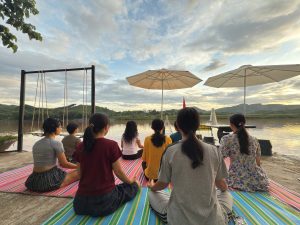 nghề huấn luyện viên Yoga